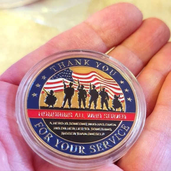 New beautiful military veteran appreciation coin in case - Picture 1 of 3